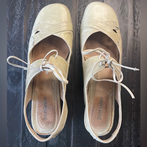 Josef Seibel Cream Slingback Heels - Picture 4 of 10